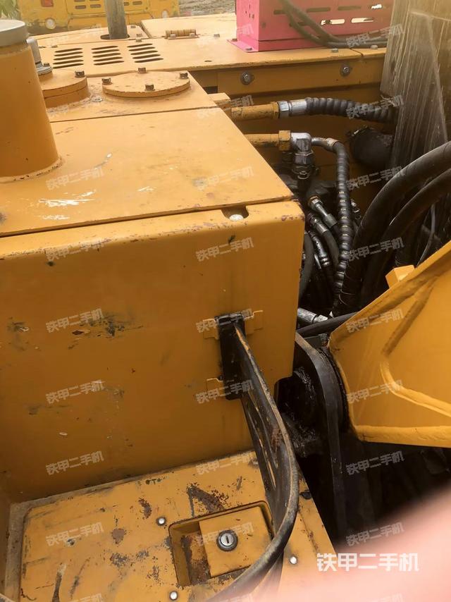 大臂根部?斜（工作和回轉(zhuǎn)裝置）