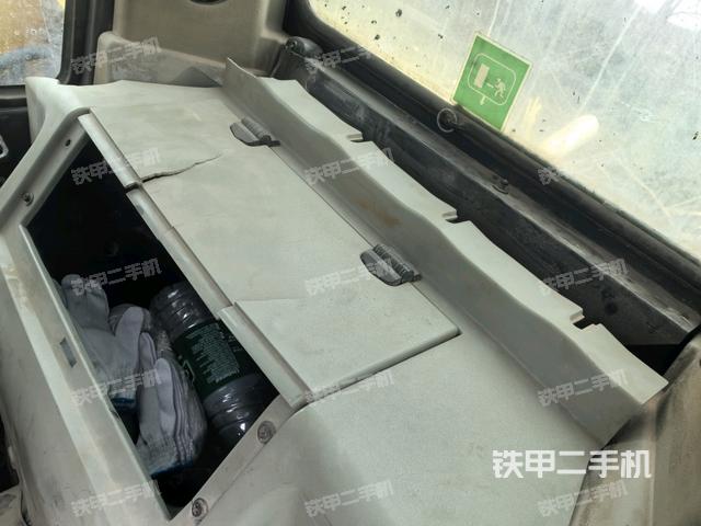 座椅右側(cè)控制臺(tái)/鑰匙門(mén)/油門(mén)/含右手柄(駕駛室部分) 座椅右側(cè)控制臺(tái)/鑰匙門(mén)/油門(mén)/含右手柄(駕駛室部分)