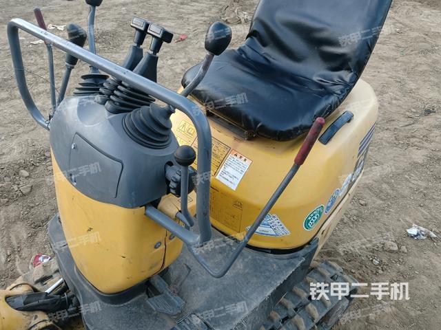 駕駛室整體(整機(jī)外觀) 駕駛室整體(整機(jī)外觀)