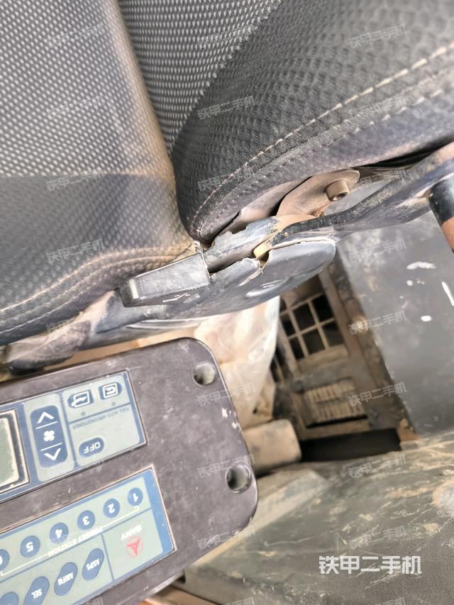 座椅左側(cè)控制臺(tái)/音響/含左手柄（駕駛室部分）