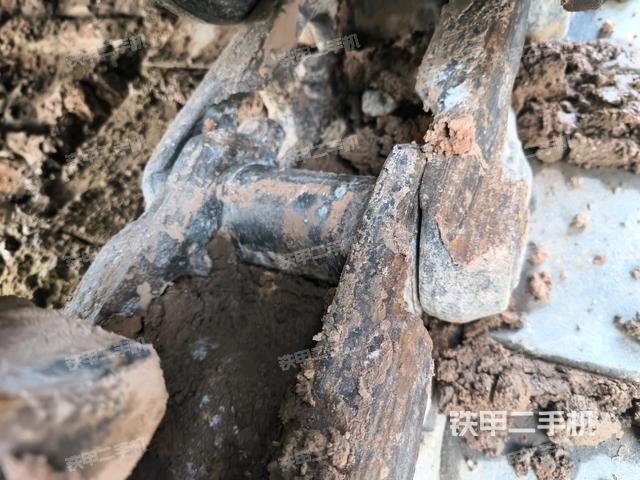 右驅(qū)動輪（行走機構(gòu)）