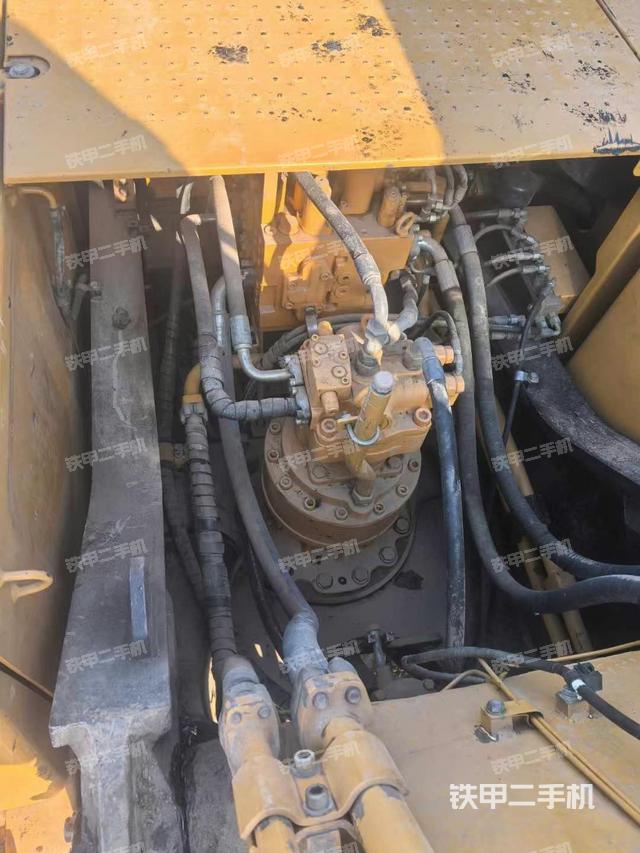 回轉(zhuǎn)馬達和主控閥（整機外觀）