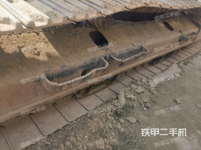 單側(cè)履帶整體(整機(jī)外觀) 單側(cè)履帶整體(整機(jī)外觀)