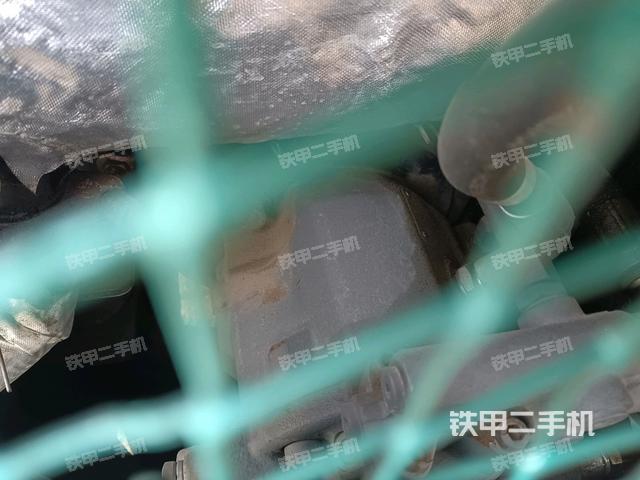 液壓泵艙室正面整體(整機外觀) 液壓泵艙室正面整體(整機外觀)