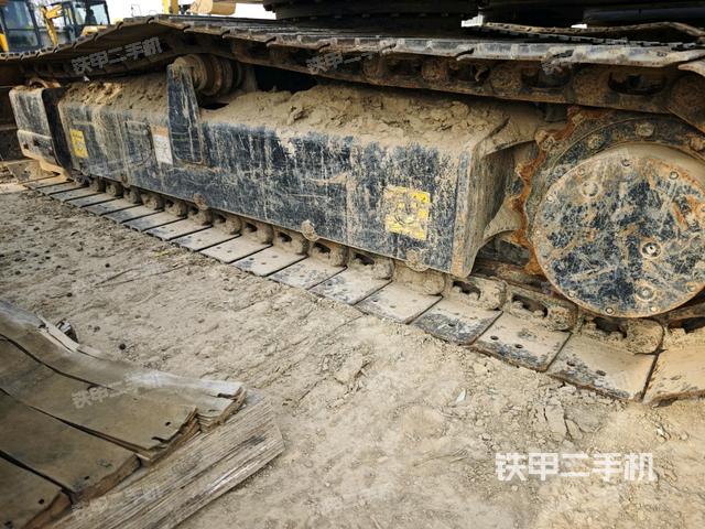 單側(cè)履帶整體（整機(jī)外觀(guān)）