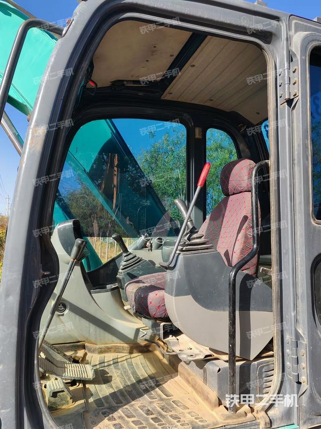 駕駛室整體（整機(jī)外觀）