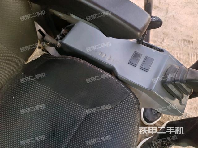 座椅左側(cè)控制臺(tái)/音響/含左手柄（駕駛室部分）