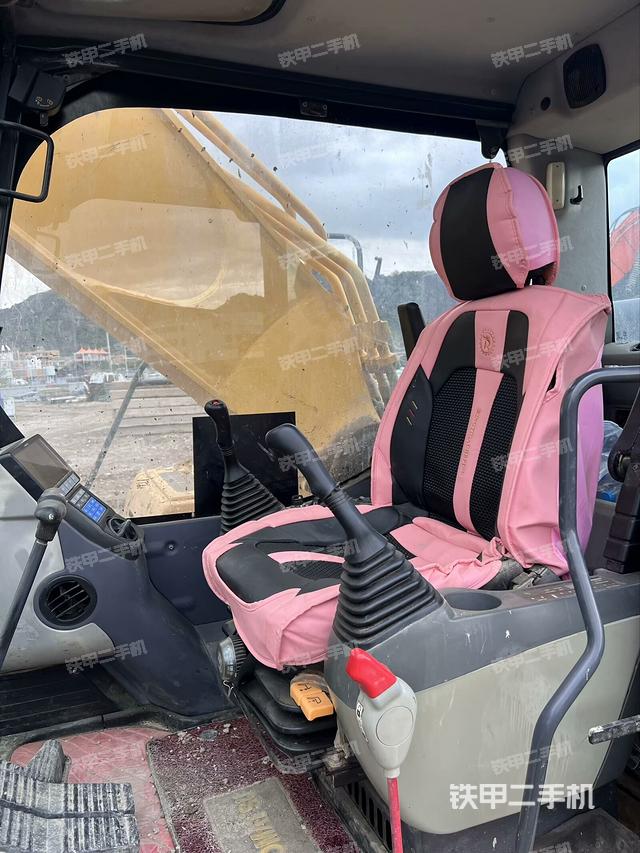 駕駛室整體（整機外觀）