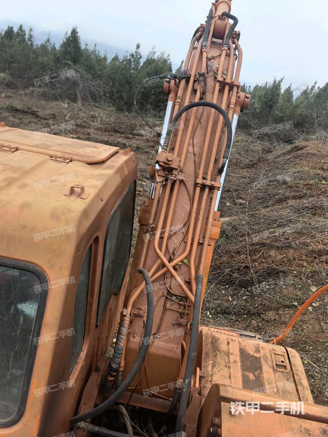 大臂背部俯視（工作和回轉(zhuǎn)裝置）