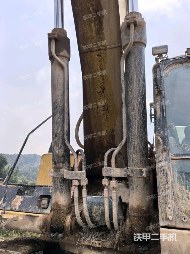 大臂油缸整體?豎拍（工作和回轉(zhuǎn)裝置）