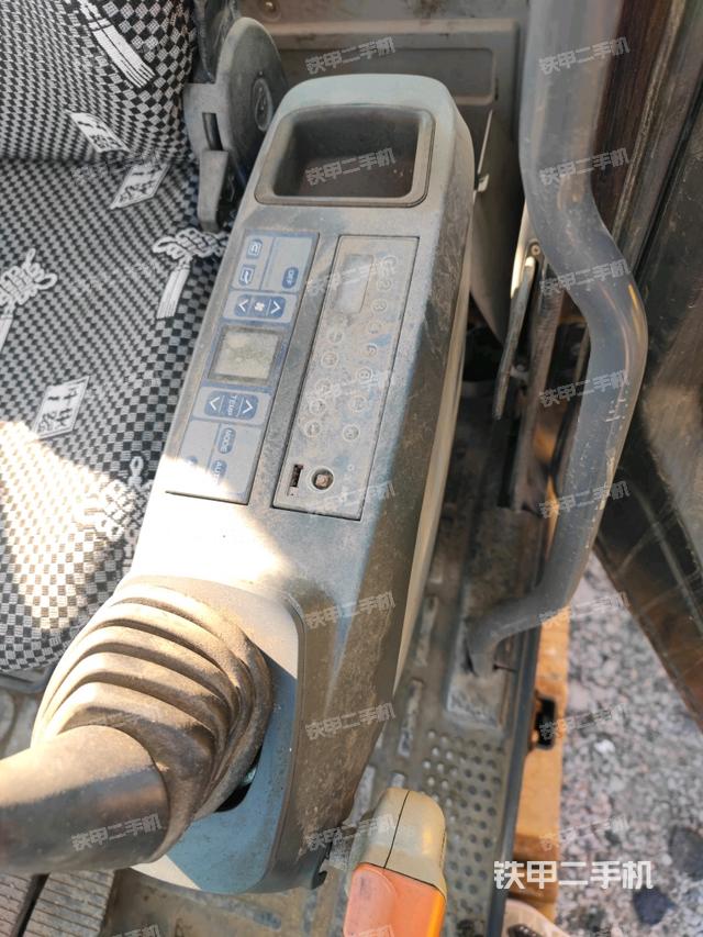 座椅右側(cè)控制臺/鑰匙門/油門/含右手柄（駕駛室部分）