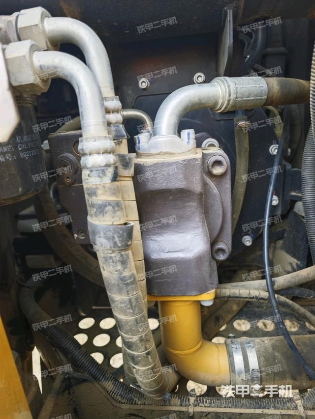 液壓泵艙室正面整體（整機(jī)外觀）