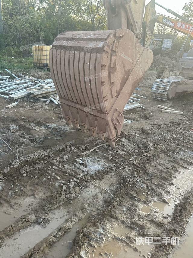 右驅(qū)動輪（行走機構(gòu)）