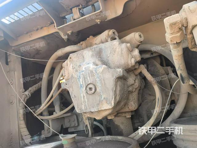 液壓泵艙室正面整體（整機(jī)外觀）