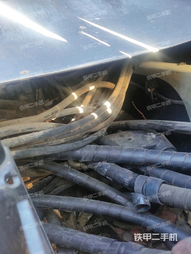 回轉(zhuǎn)馬達(dá)和主控閥（整機外觀）