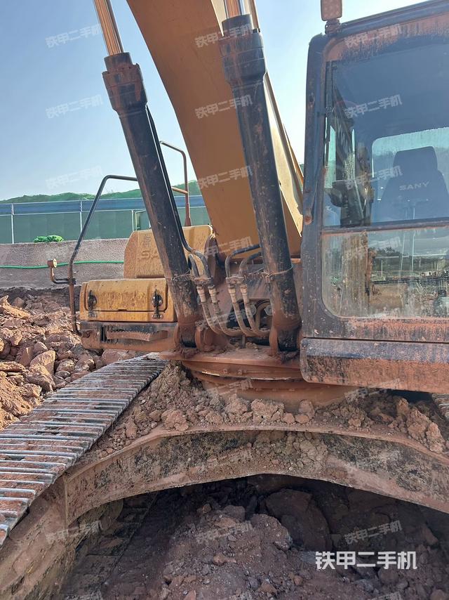 大臂油缸整體?豎拍（工作和回轉(zhuǎn)裝置）