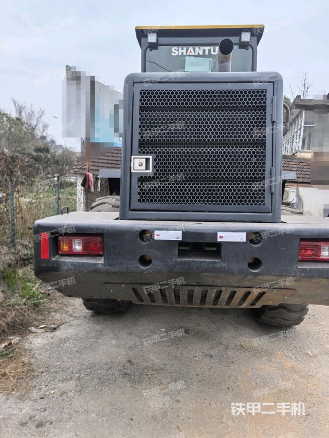 正后方(整機(jī)外觀) 正后方(整機(jī)外觀)
