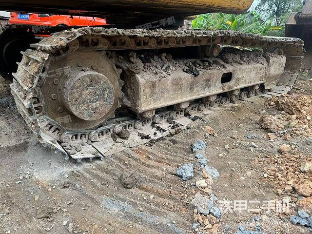 左側(cè)履帶整體?（行走機(jī)構(gòu)）