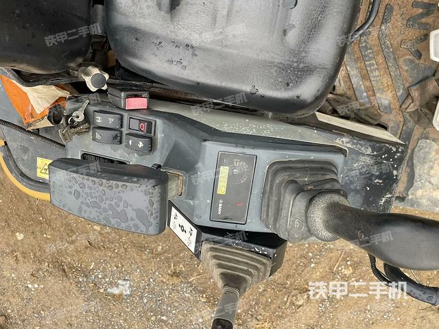 后窗玻璃角標(biāo)(駕駛室部分) 后窗玻璃角標(biāo)(駕駛室部分)