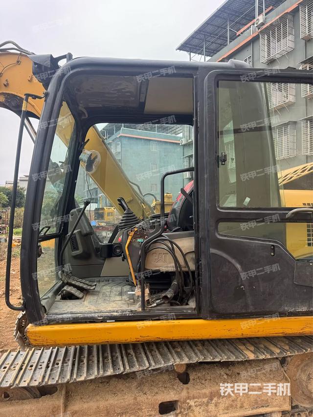 ?駕駛室正側(cè)（駕駛室部分）