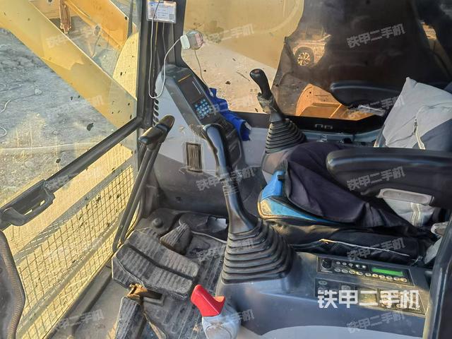 駕駛室整體（整機(jī)外觀）