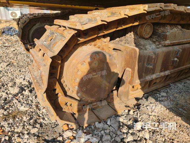 右驅(qū)動輪（行走機構(gòu)）