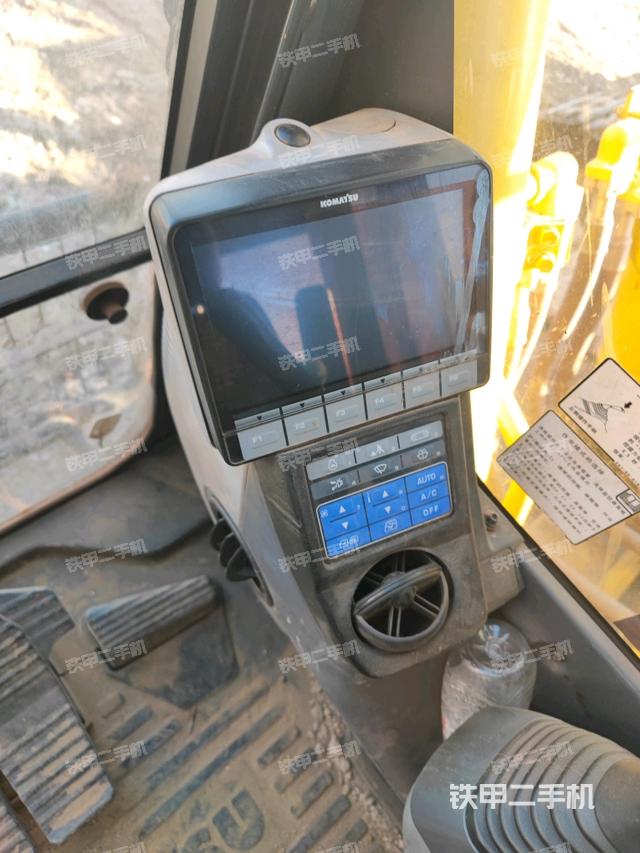 显示屏 (驾驶室部分) 显示屏 (驾驶室部分)