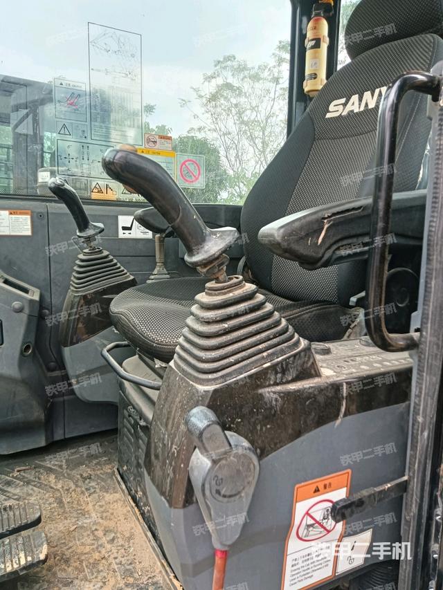 座椅左側控制臺/音響/含左手柄（駕駛室部分）