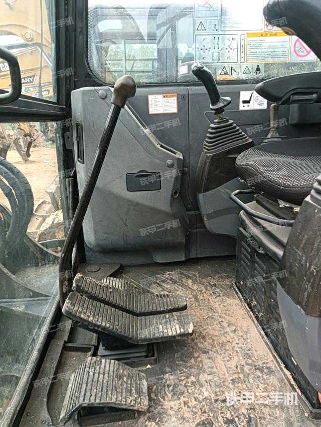 后窗玻璃角標（駕駛室部分）