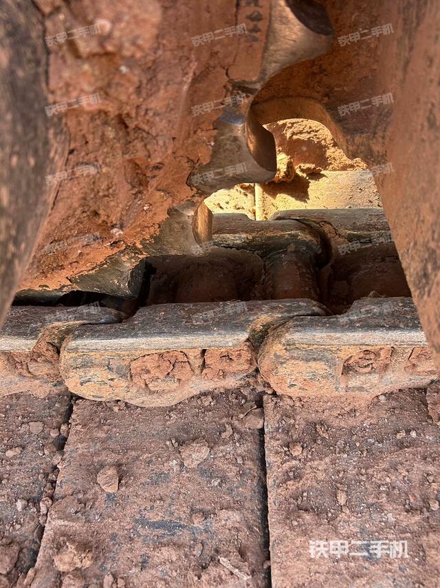 右驅(qū)動輪（行走機構(gòu)）