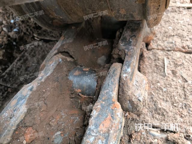 左驅(qū)動(dòng)輪（行走機(jī)構(gòu)）