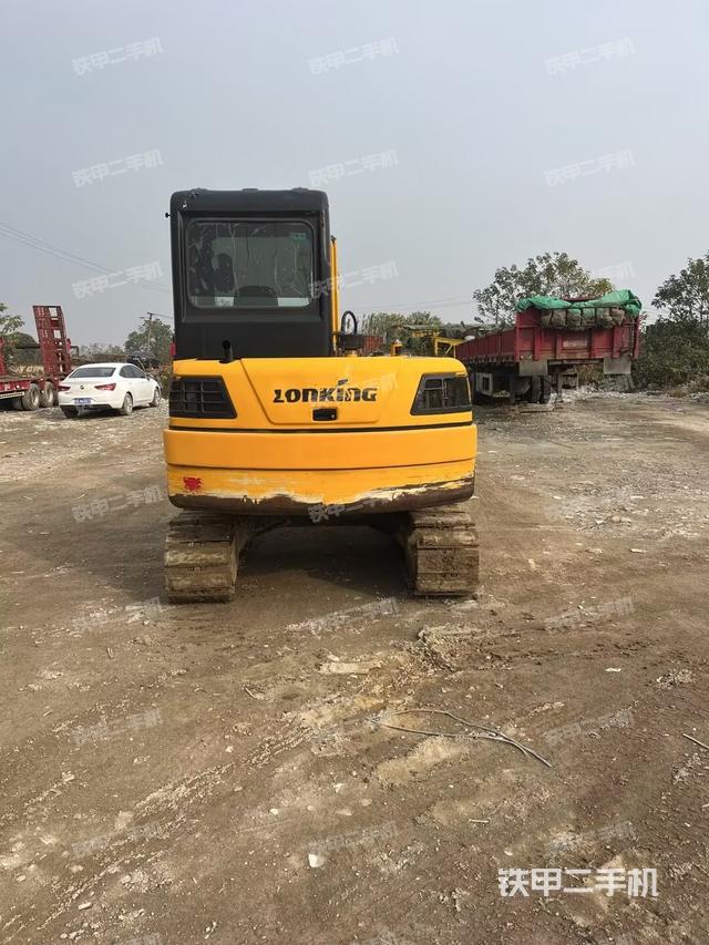 駕駛室頂部(整機外觀) 駕駛室頂部(整機外觀)