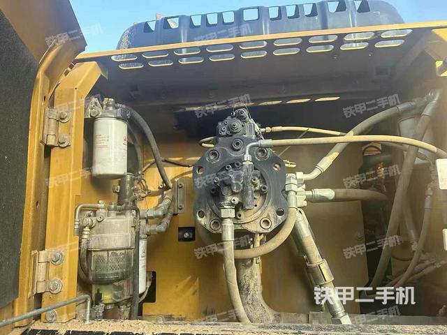 液壓泵艙室正面整體(整機(jī)外觀) 液壓泵艙室正面整體(整機(jī)外觀)
