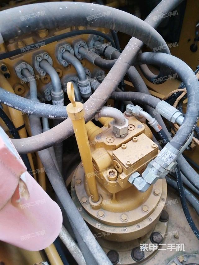 回轉(zhuǎn)馬達(dá)和主控閥（整機(jī)外觀）