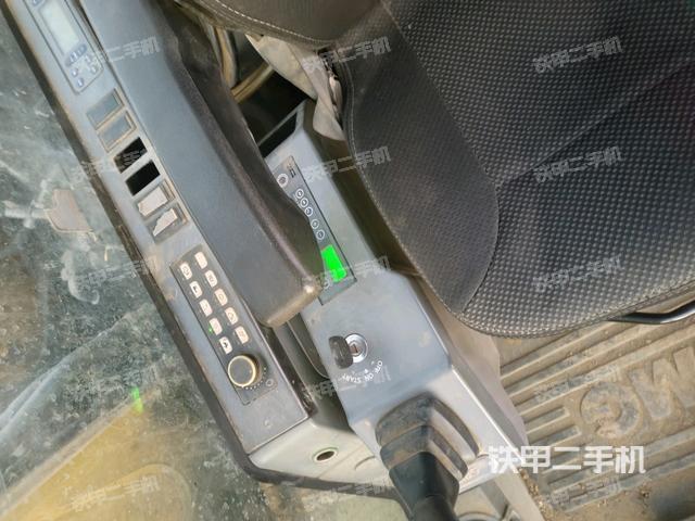 座椅右側(cè)控制臺(tái)/鑰匙門(mén)/油門(mén)/含右手柄（駕駛室部分）