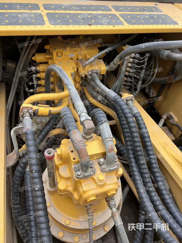 回轉(zhuǎn)馬達(dá)和主控閥（整機外觀）