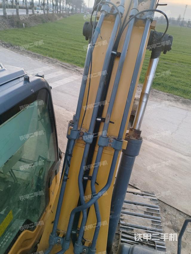 大臂背部俯視（工作和回轉(zhuǎn)裝置）