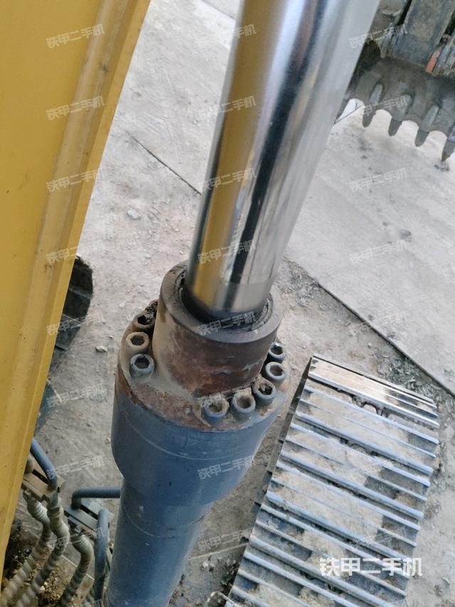 大臂油缸整體?豎拍（工作和回轉(zhuǎn)裝置）