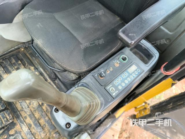 座椅右側(cè)控制臺/鑰匙門/油門/含右手柄（駕駛室部分）