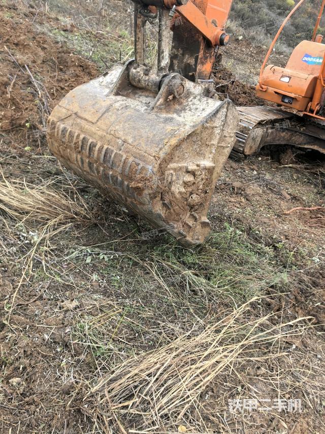 鏟斗右后整體（工作和回轉(zhuǎn)裝置）