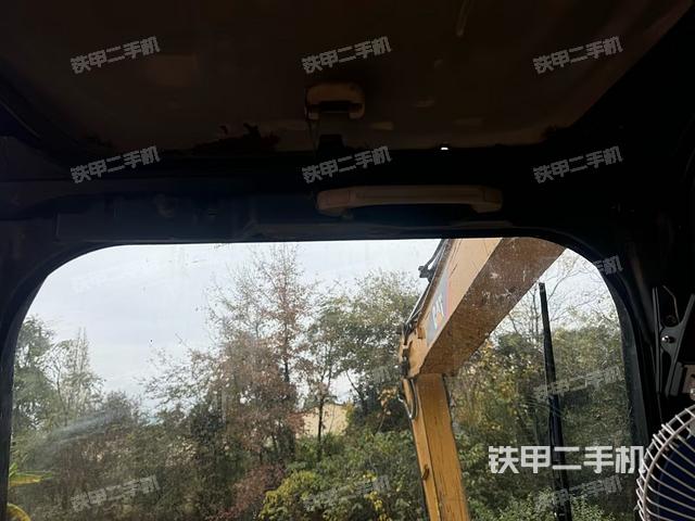 轉(zhuǎn)盤和下車架正前（工作和回轉(zhuǎn)裝置）