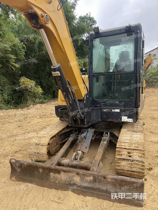 轉(zhuǎn)盤和下車架正前（工作和回轉(zhuǎn)裝置）