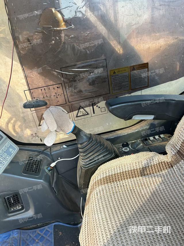 座椅左側(cè)控制臺/音響/含左手柄（駕駛室部分）