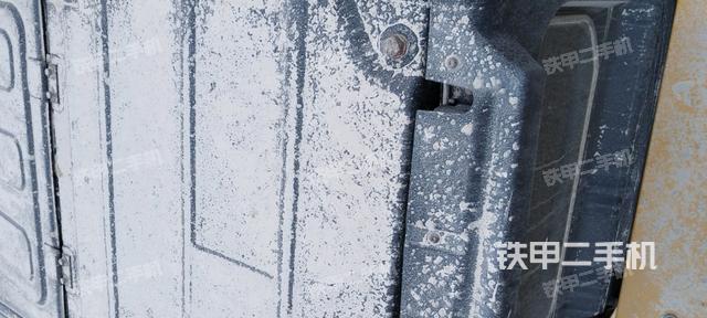 駕駛室頂部（整機外觀）