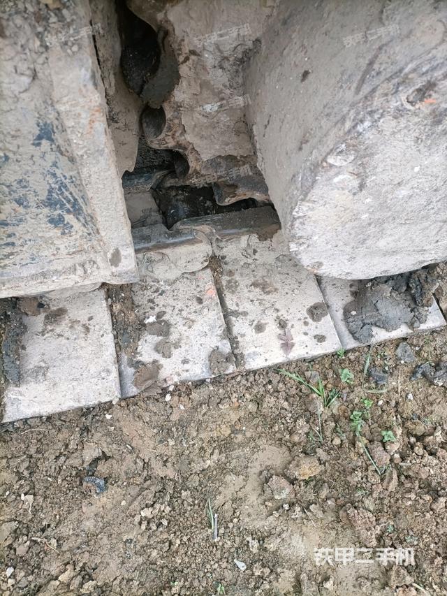 左驅(qū)動(dòng)輪（行走機(jī)構(gòu)）