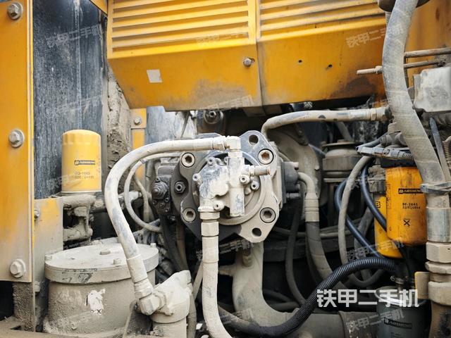 液壓泵艙室正面整體（整機(jī)外觀）