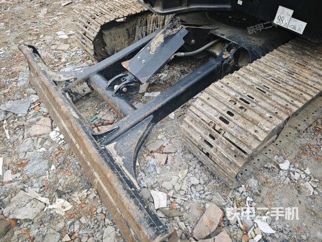 左驅(qū)動輪（行走機構(gòu)）