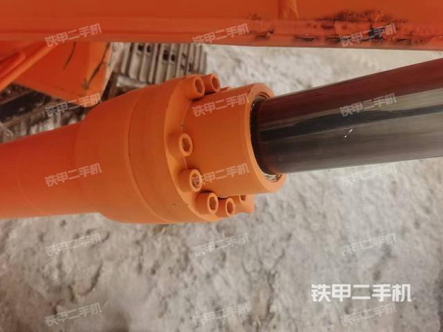 液壓泵艙室正面整體(整機外觀) 液壓泵艙室正面整體(整機外觀)