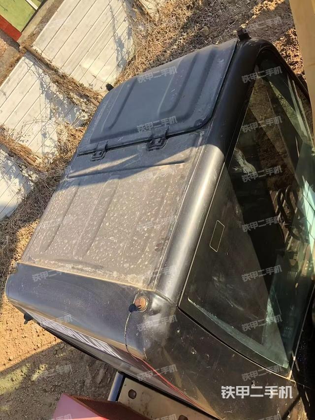 駕駛室頂部（整機外觀）