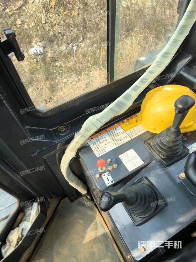 玻璃角標(biāo)（推土機(jī)駕駛室）